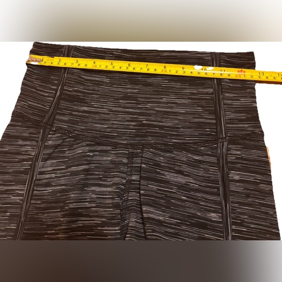 C9 Champion High Rise Everyday 21" Capri Small Ebony Cut Out Leg Design - Picture 4 of 7